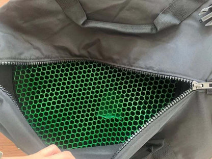 Space Monkey Trimming Bag Quickly and effortlessly removes excess leaf matter. Your dried product is precious but even more